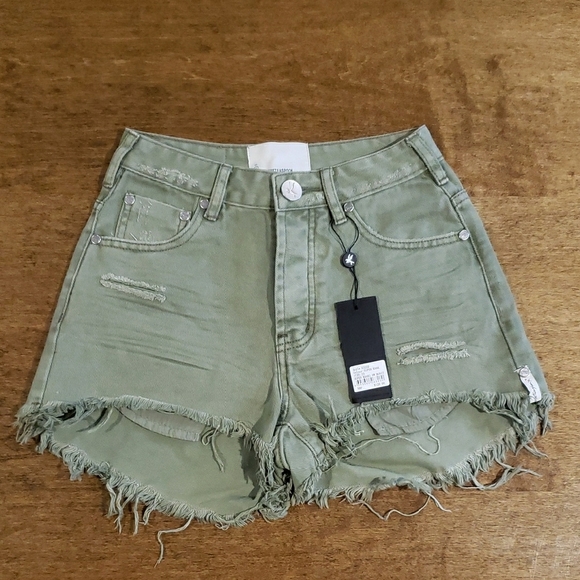 One Teaspoon Women's Green Distressed Denim Shorts 23 - Picture 1 of 9